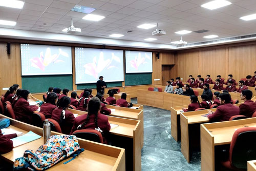 Jawahar Navodaya Vidyalaya, Gharota Village Jammu Students Gain Insightful Career Guidance at IIM Jammu